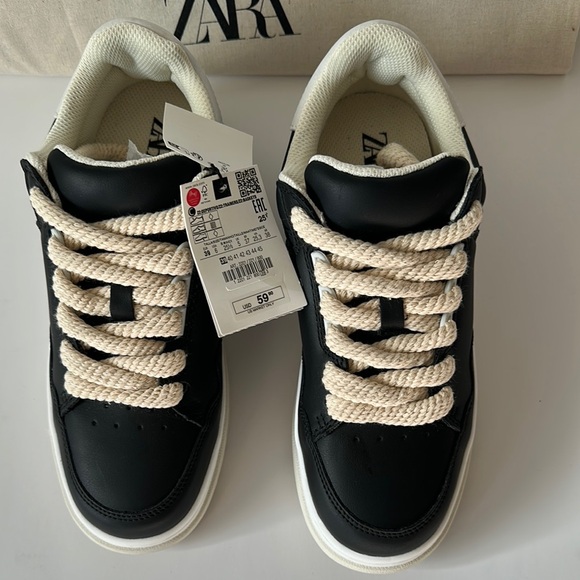Zara Men’s Chunky Black Sneakers with Cream Laces - Picture 5 of 17